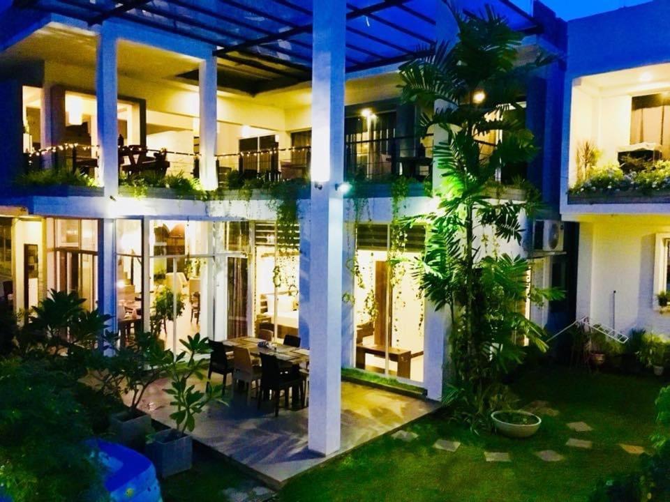 8 Plus Motels Negombo Buitenkant foto