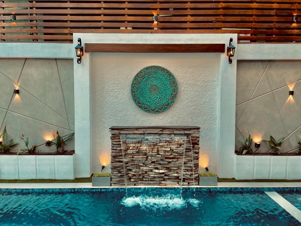 8 Plus Luxury Apartments Negombo Buitenkant foto