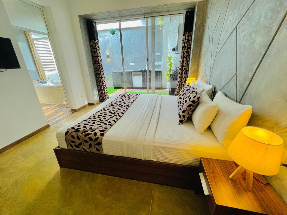 8 Plus Motels Negombo Buitenkant foto