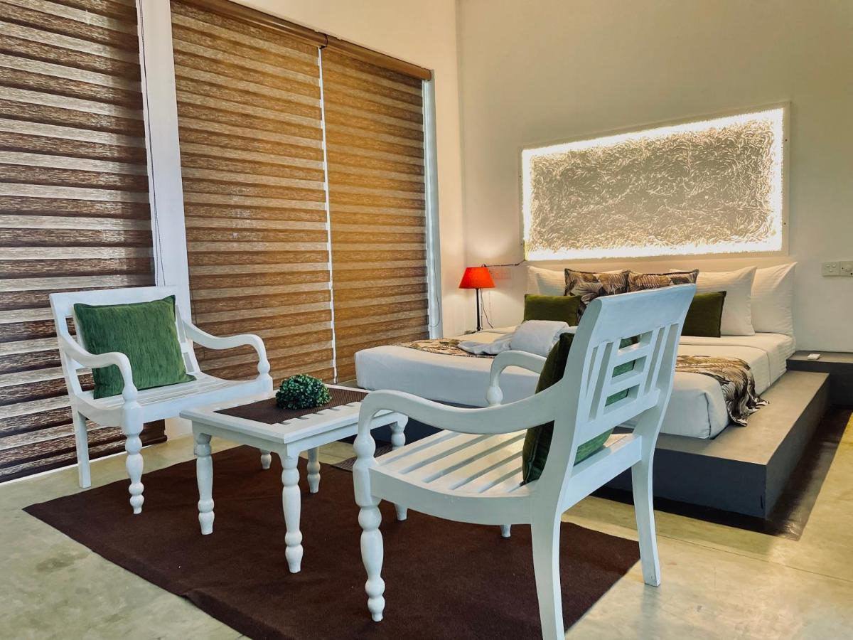 8 Plus Luxury Apartments Negombo Buitenkant foto