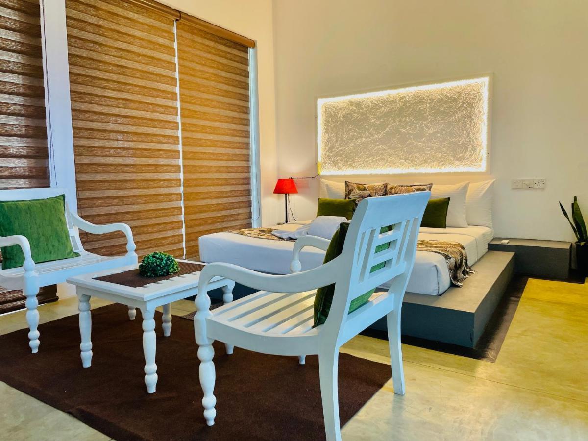 8 Plus Luxury Apartments Negombo Buitenkant foto
