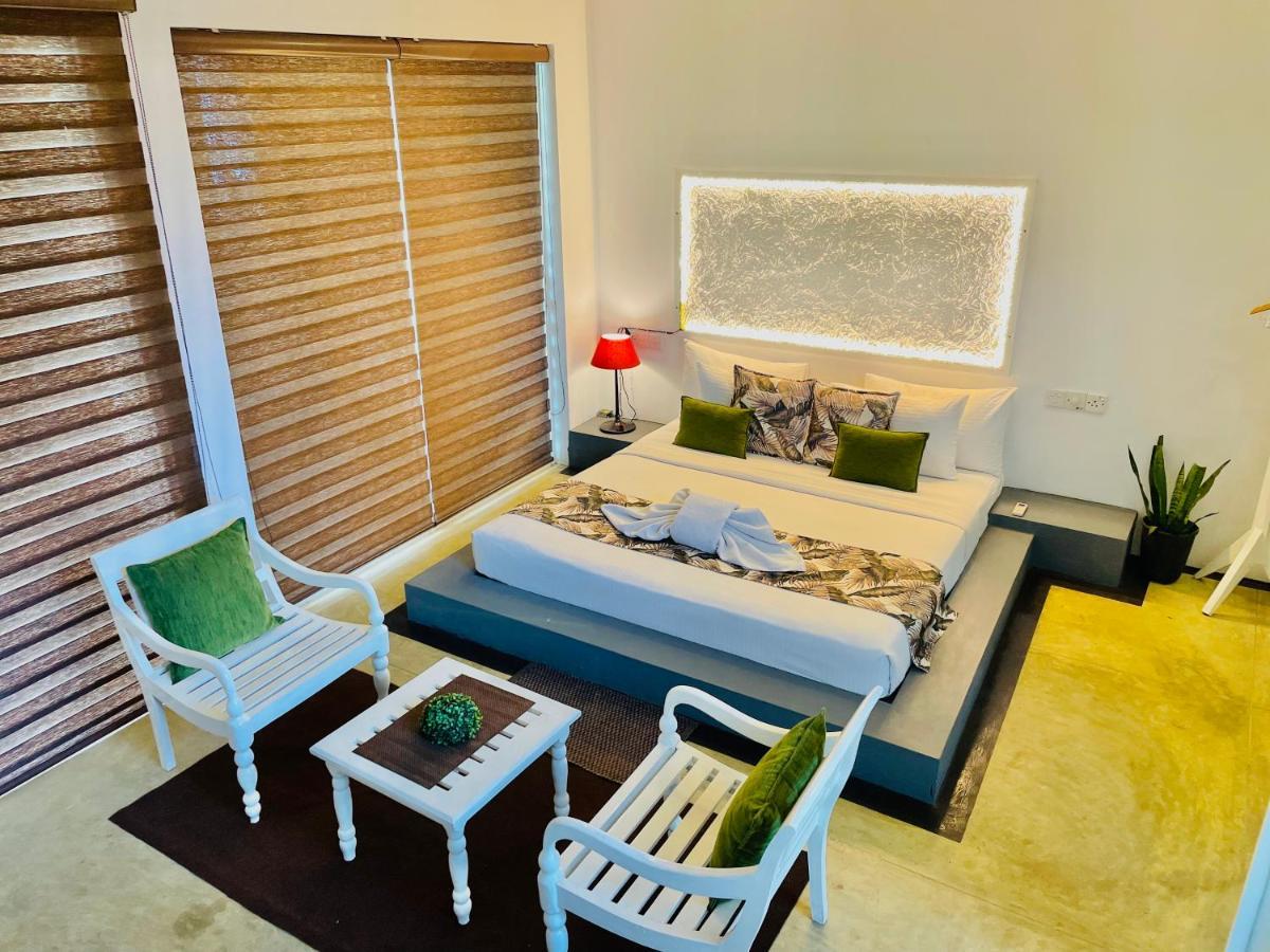 8 Plus Luxury Apartments Negombo Buitenkant foto