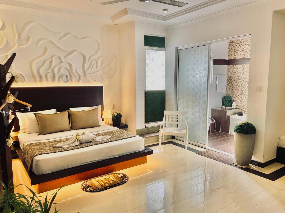 8 Plus Luxury Apartments Negombo Buitenkant foto