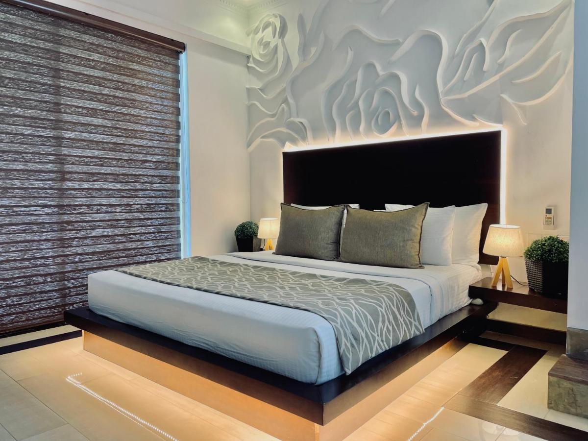 8 Plus Luxury Apartments Negombo Buitenkant foto