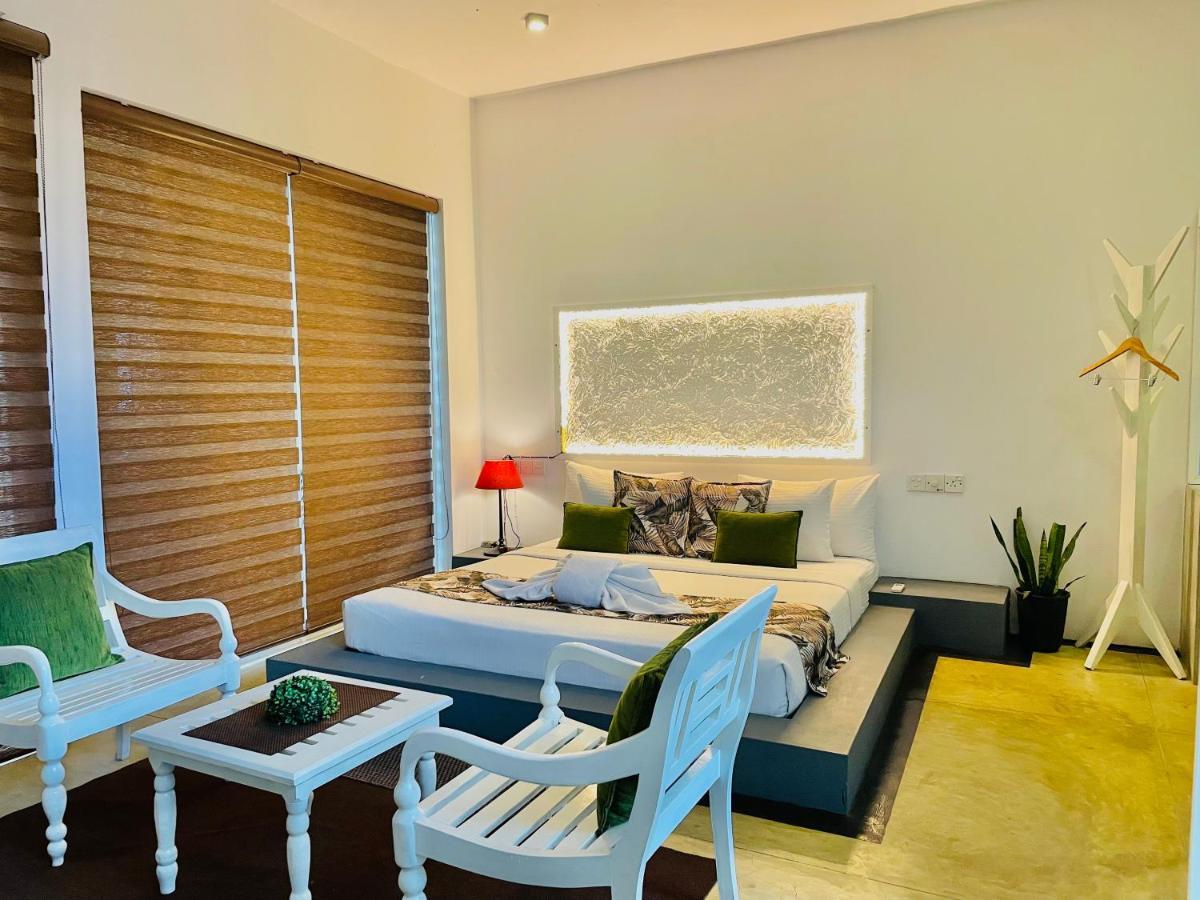 8 Plus Luxury Apartments Negombo Buitenkant foto
