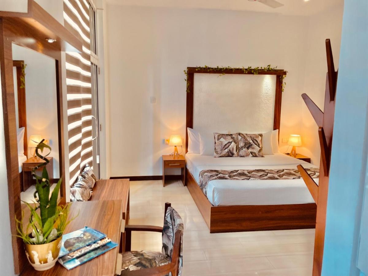 8 Plus Luxury Apartments Negombo Buitenkant foto