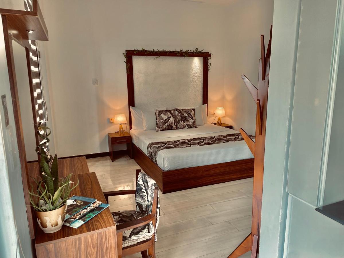 8 Plus Luxury Apartments Negombo Buitenkant foto