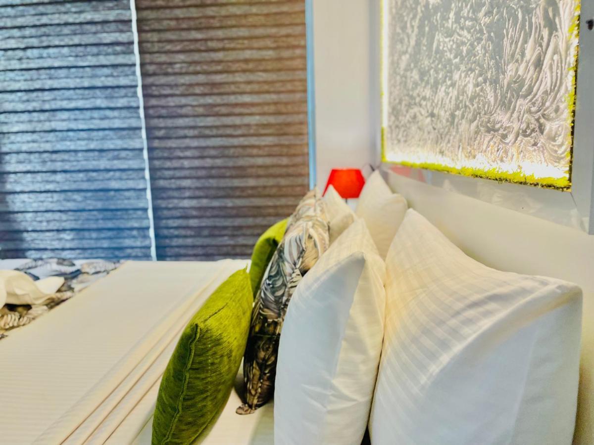 8 Plus Luxury Apartments Negombo Buitenkant foto