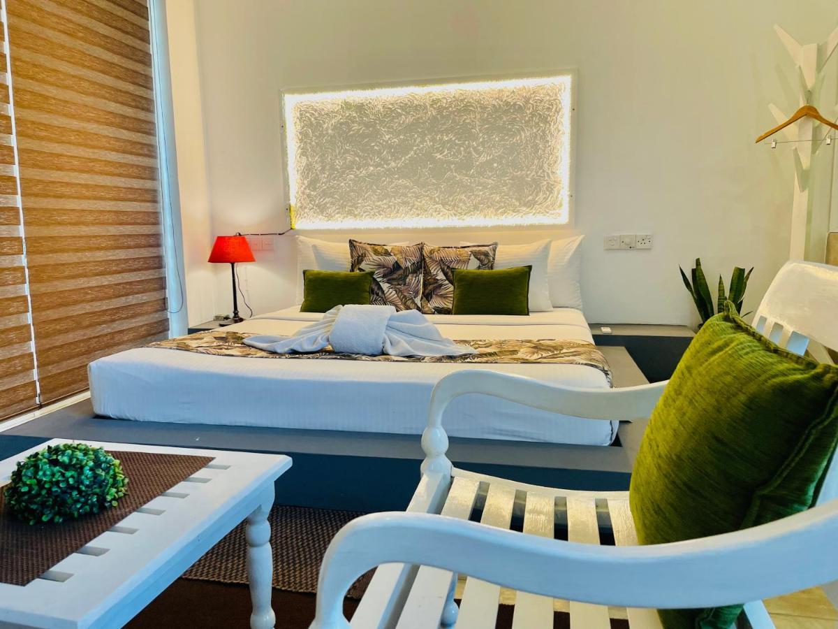 8 Plus Luxury Apartments Negombo Buitenkant foto