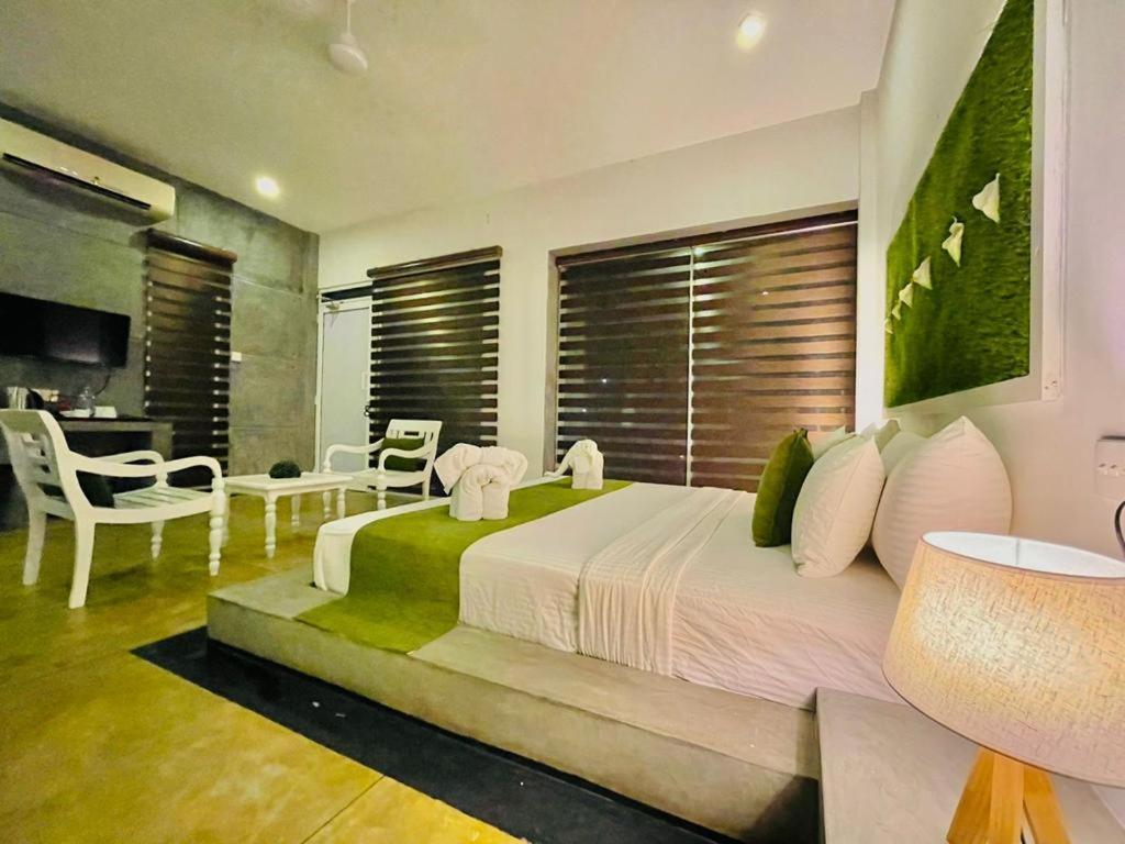 8 Plus Luxury Apartments Negombo Buitenkant foto