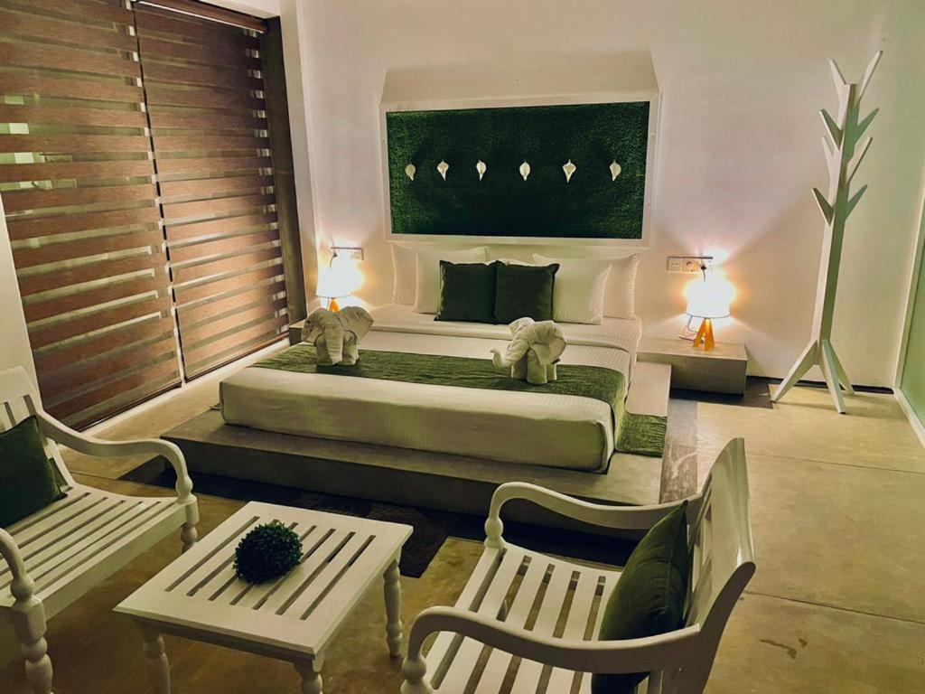 8 Plus Luxury Apartments Negombo Buitenkant foto