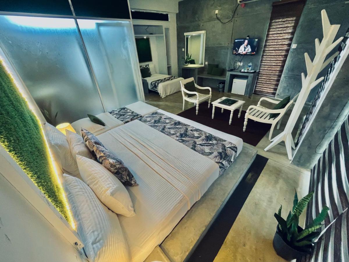 8 Plus Luxury Apartments Negombo Buitenkant foto