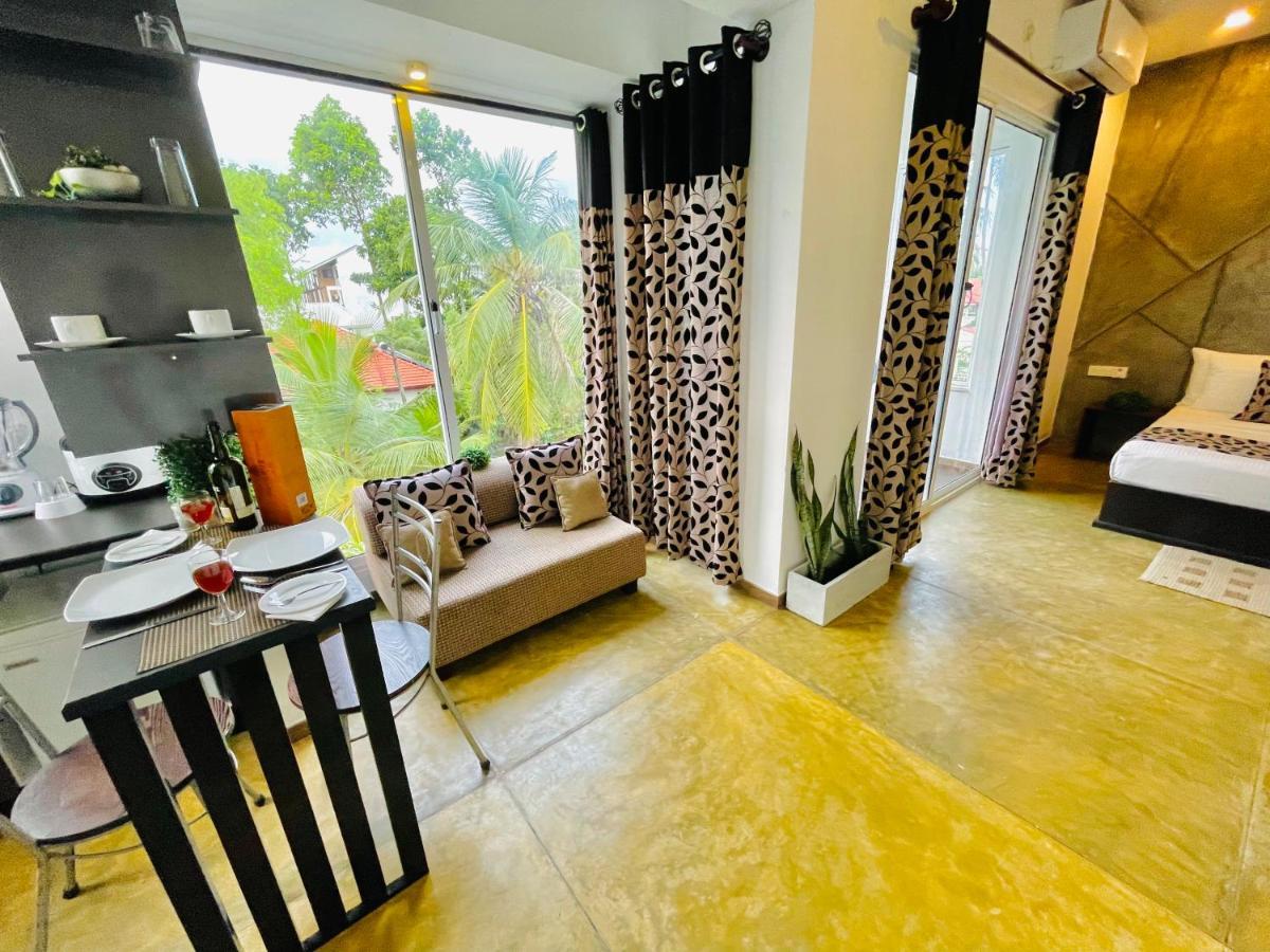 8 Plus Luxury Apartments Negombo Buitenkant foto