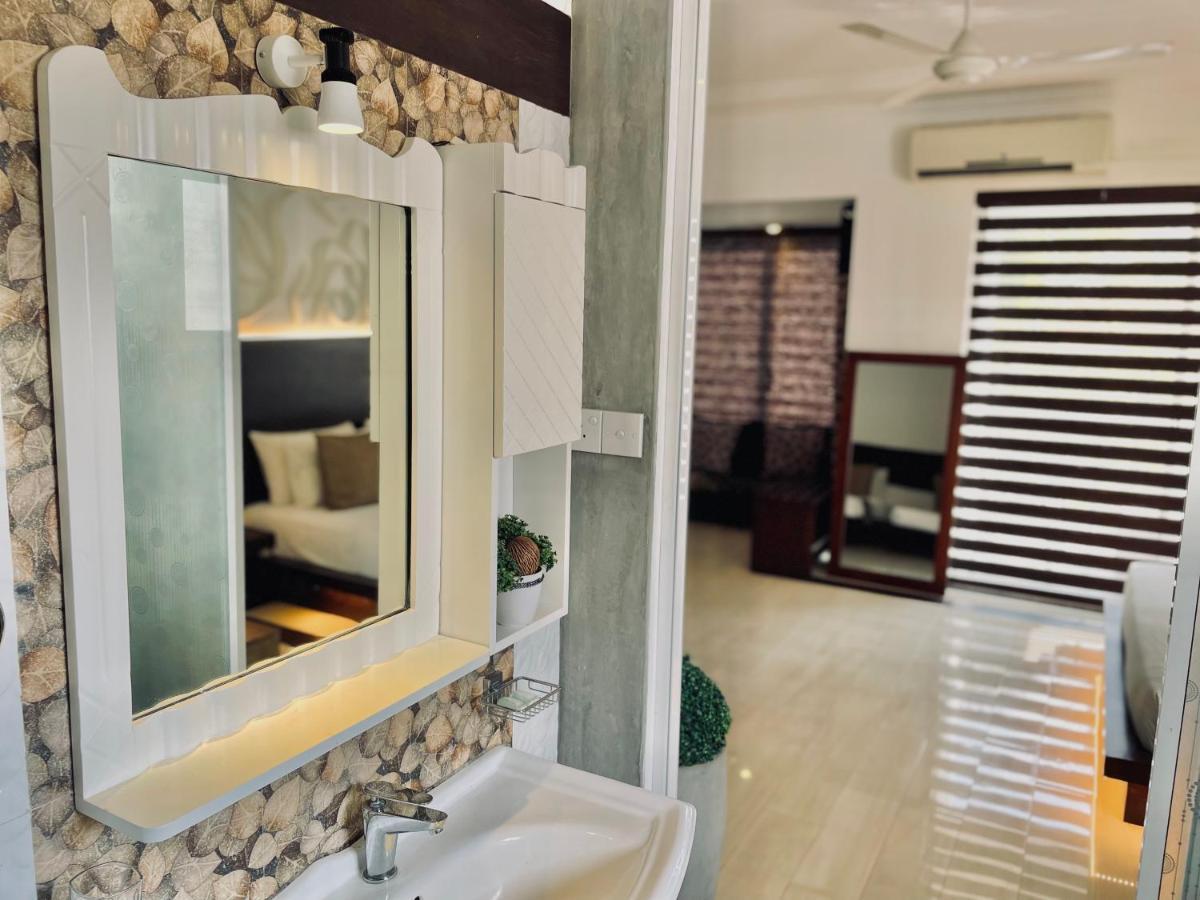 8 Plus Luxury Apartments Negombo Buitenkant foto