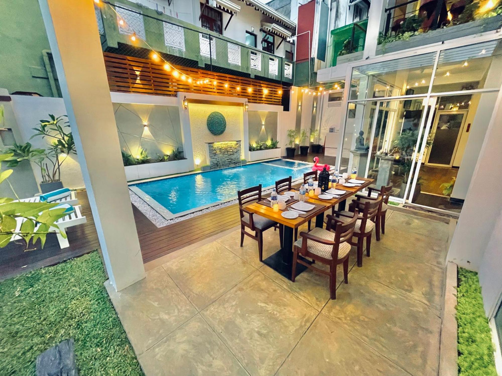 8 Plus Luxury Apartments Negombo Buitenkant foto