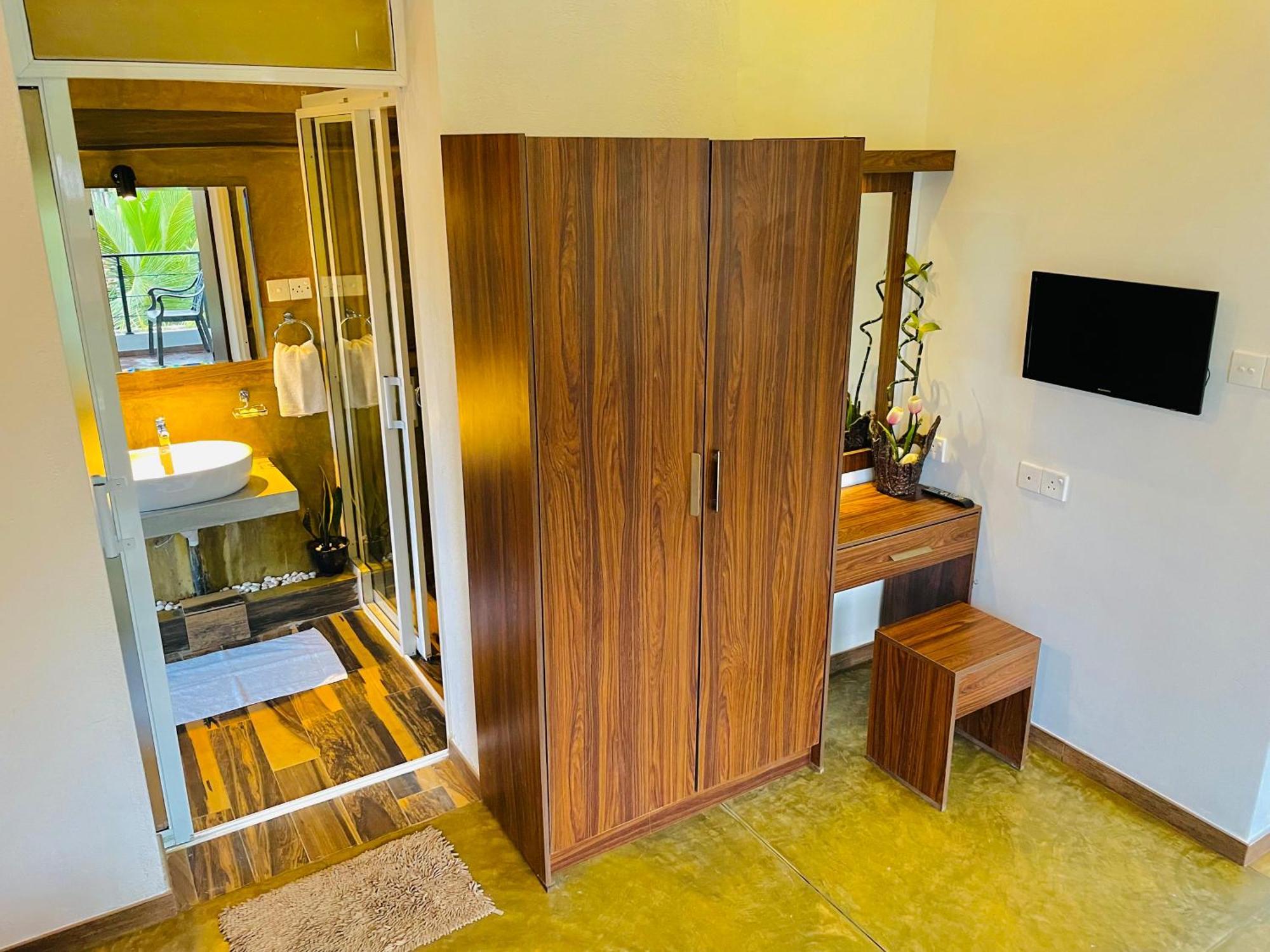 8 Plus Luxury Apartments Negombo Buitenkant foto