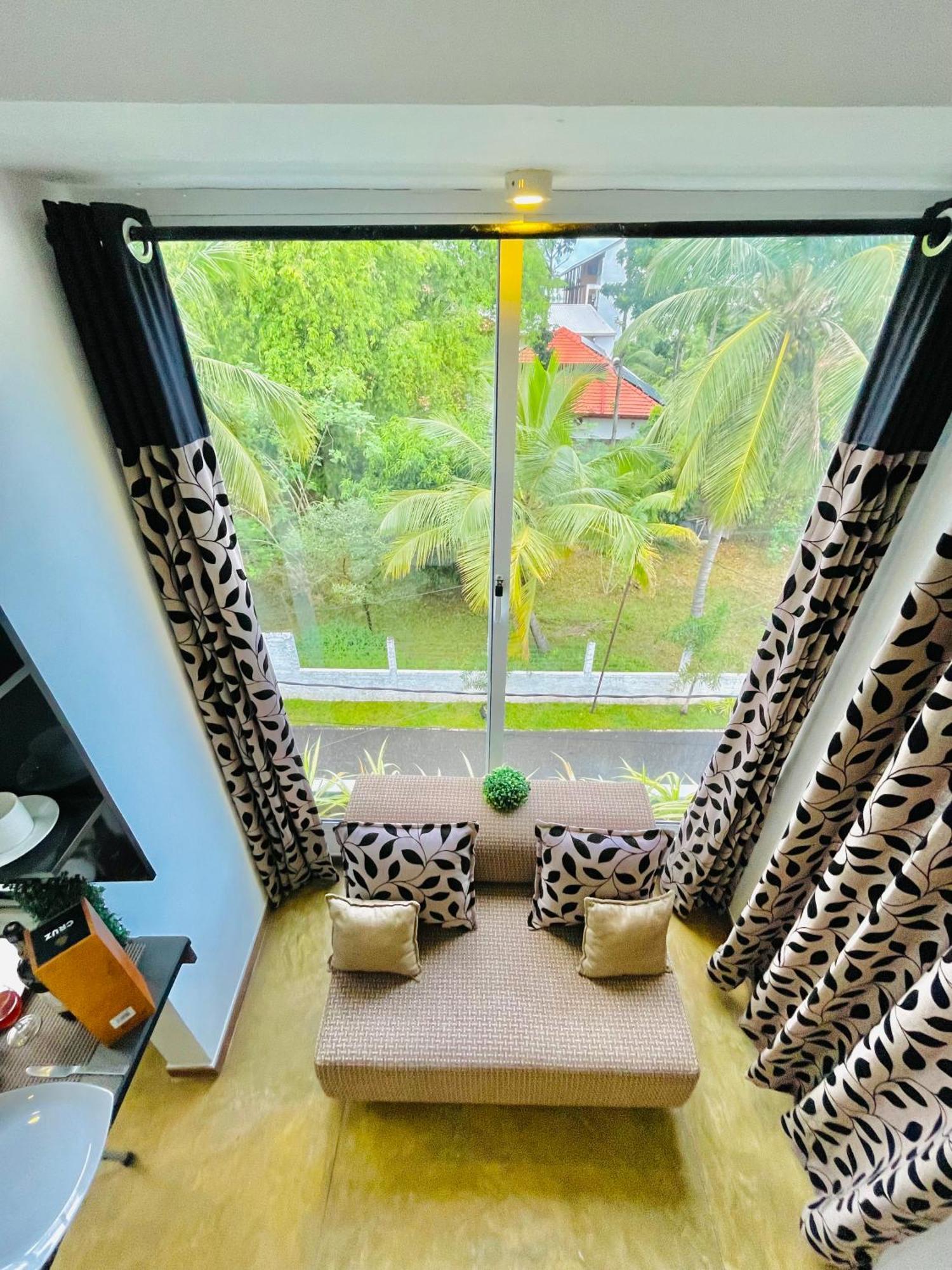 8 Plus Luxury Apartments Negombo Buitenkant foto