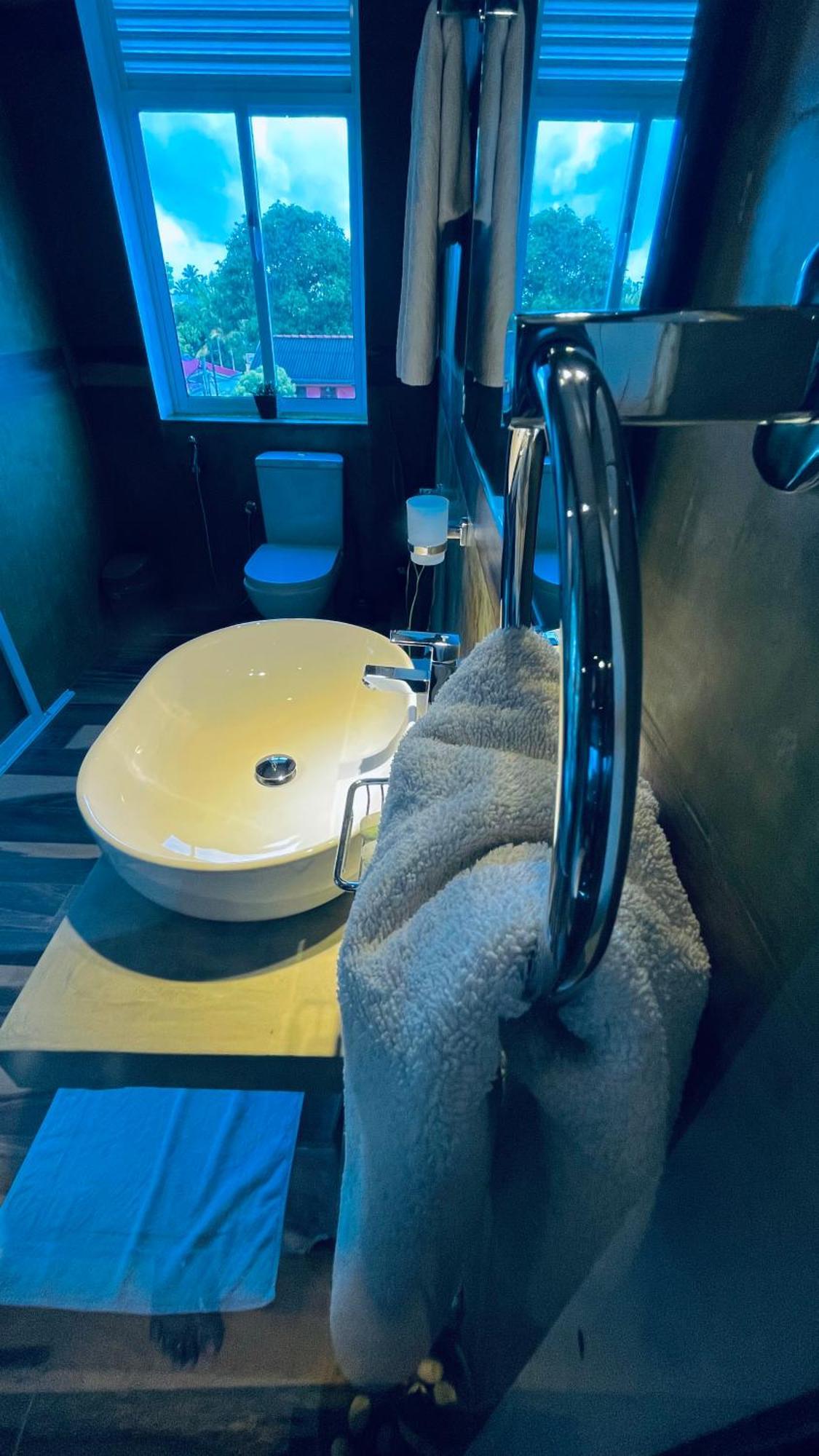 8 Plus Luxury Apartments Negombo Buitenkant foto