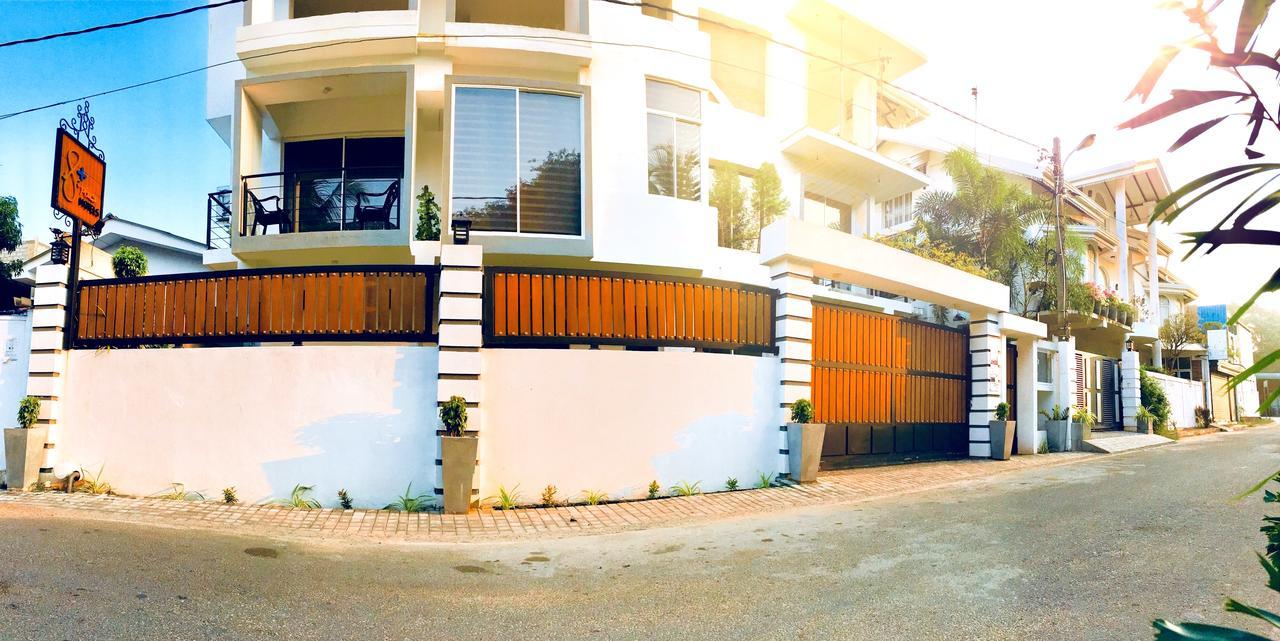 8 Plus Luxury Apartments Negombo Buitenkant foto